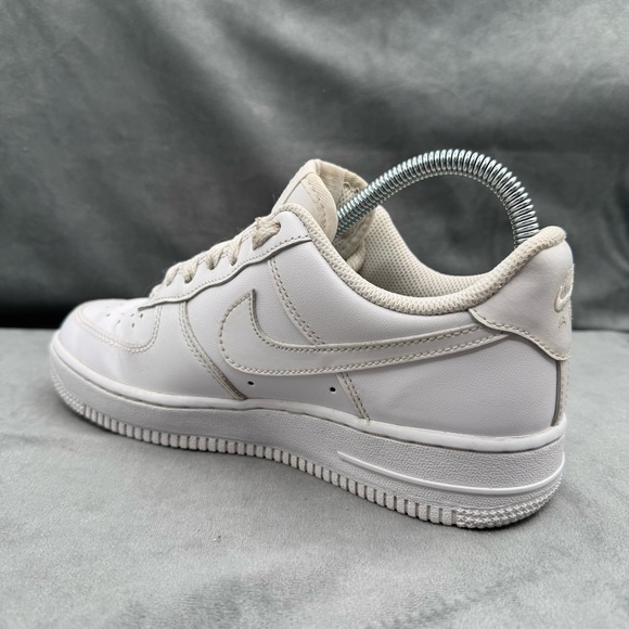 Nike Air Force 1 Low ’07 Triple White Women’s Size 7 Classic Sneakers - Picture 3 of 14